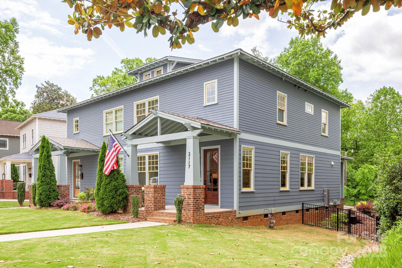 Property Photo: 2117 Roslyn Avenue NC 28208