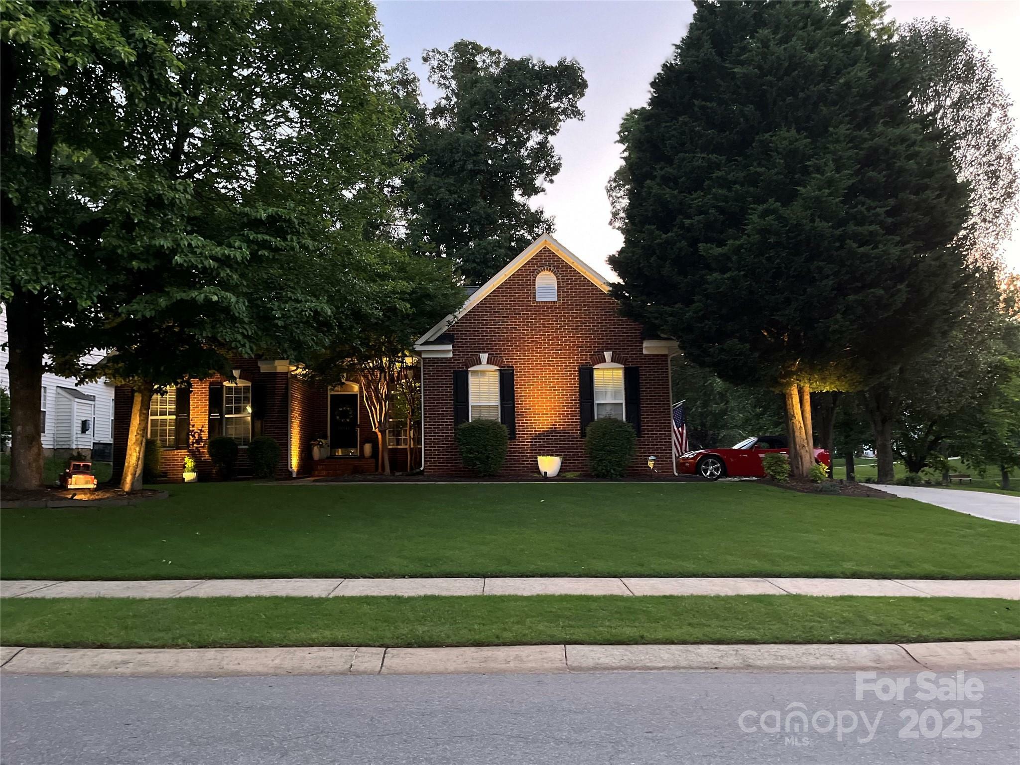 Property Photo: 10011 Spring Park Drive NC 28269