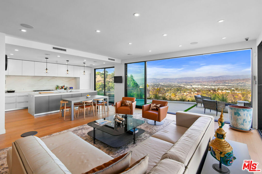 Property Photo: 8545 Charl Ln CA 90046