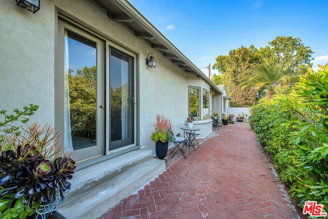 Property Photo: 10321 Rochester Ave CA 90024