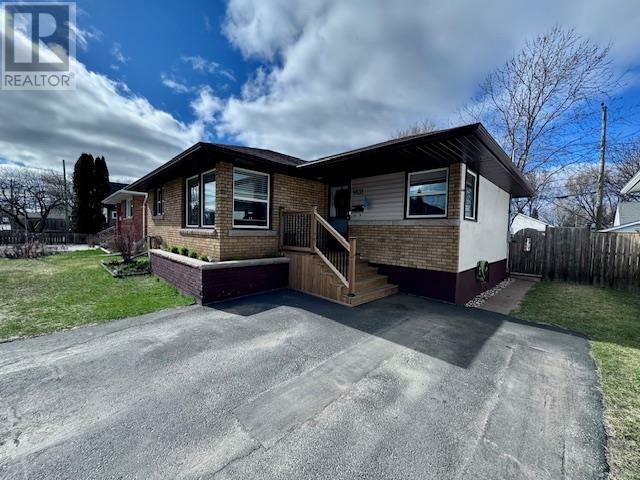 Property Photo:  1831 Walsh St E  ON P7E 4V7 