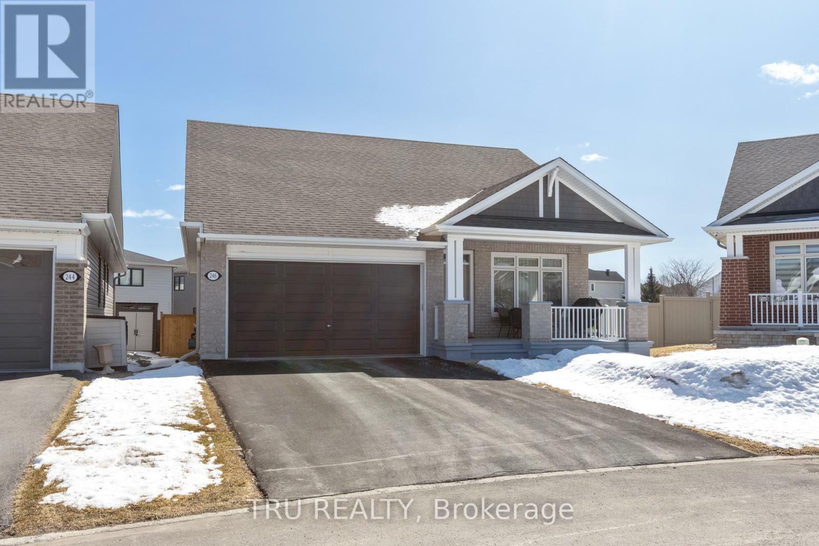 Photo de la propriété: 246 Maygrass Way ON K2S 2K9