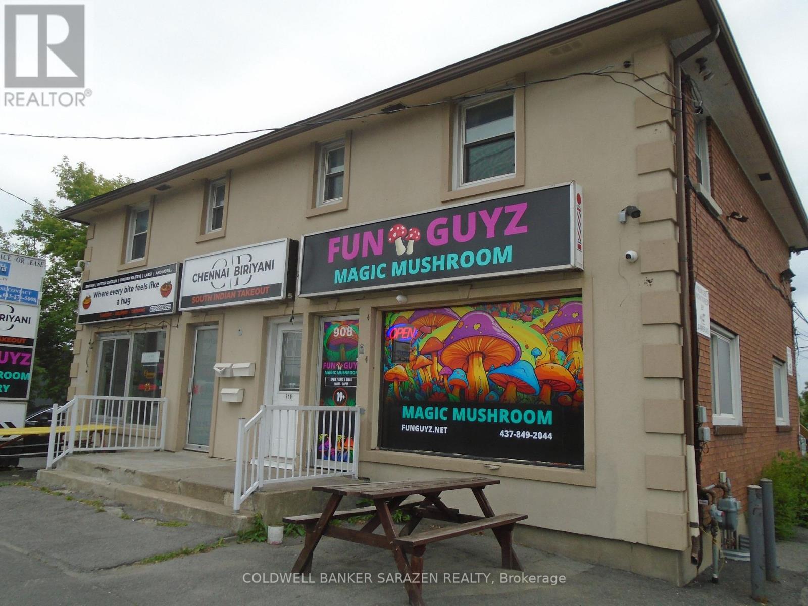 Property Photo: 912 North St Laurent Boulevard North ON K1K 3B3