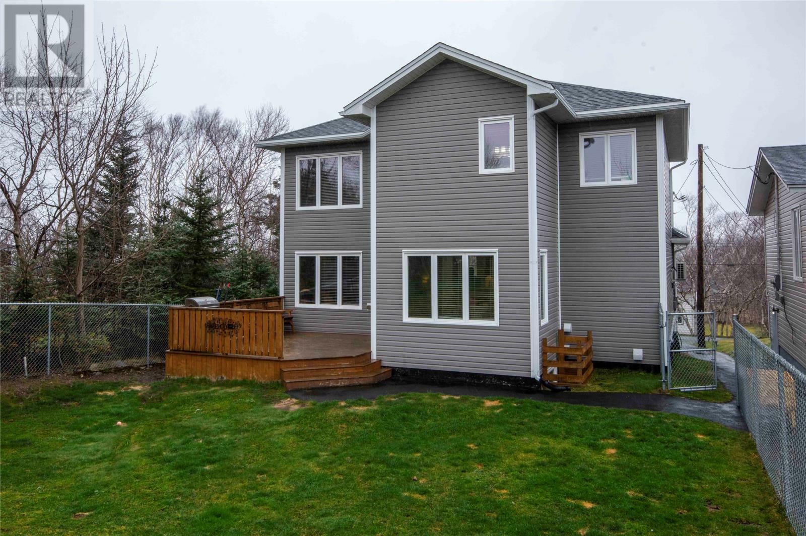 Photo de la propriété: 32 Forest Road NL A1X 6J6