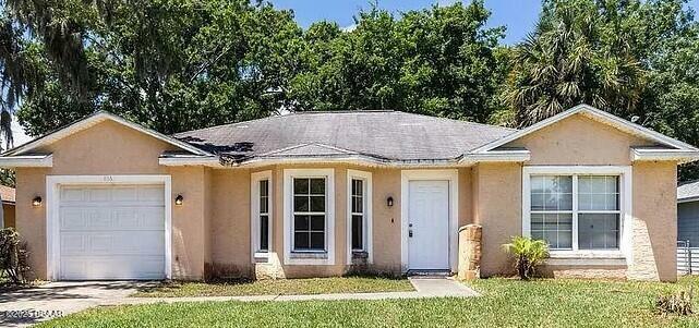 Property Photo: 816 Grove Avenue FL 32117
