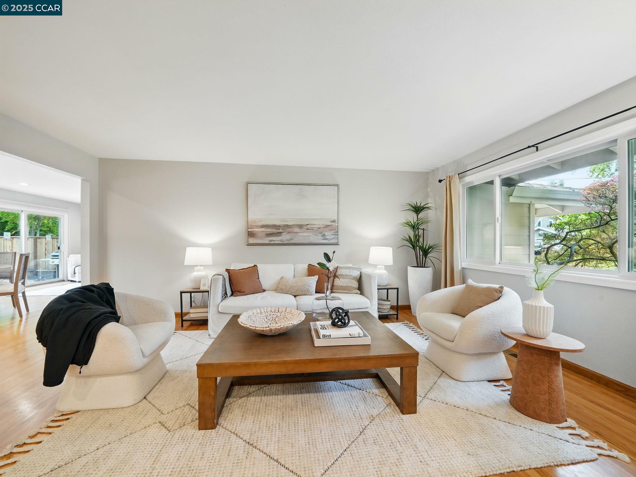 Property Photo: 166 Roan Dr CA 94526