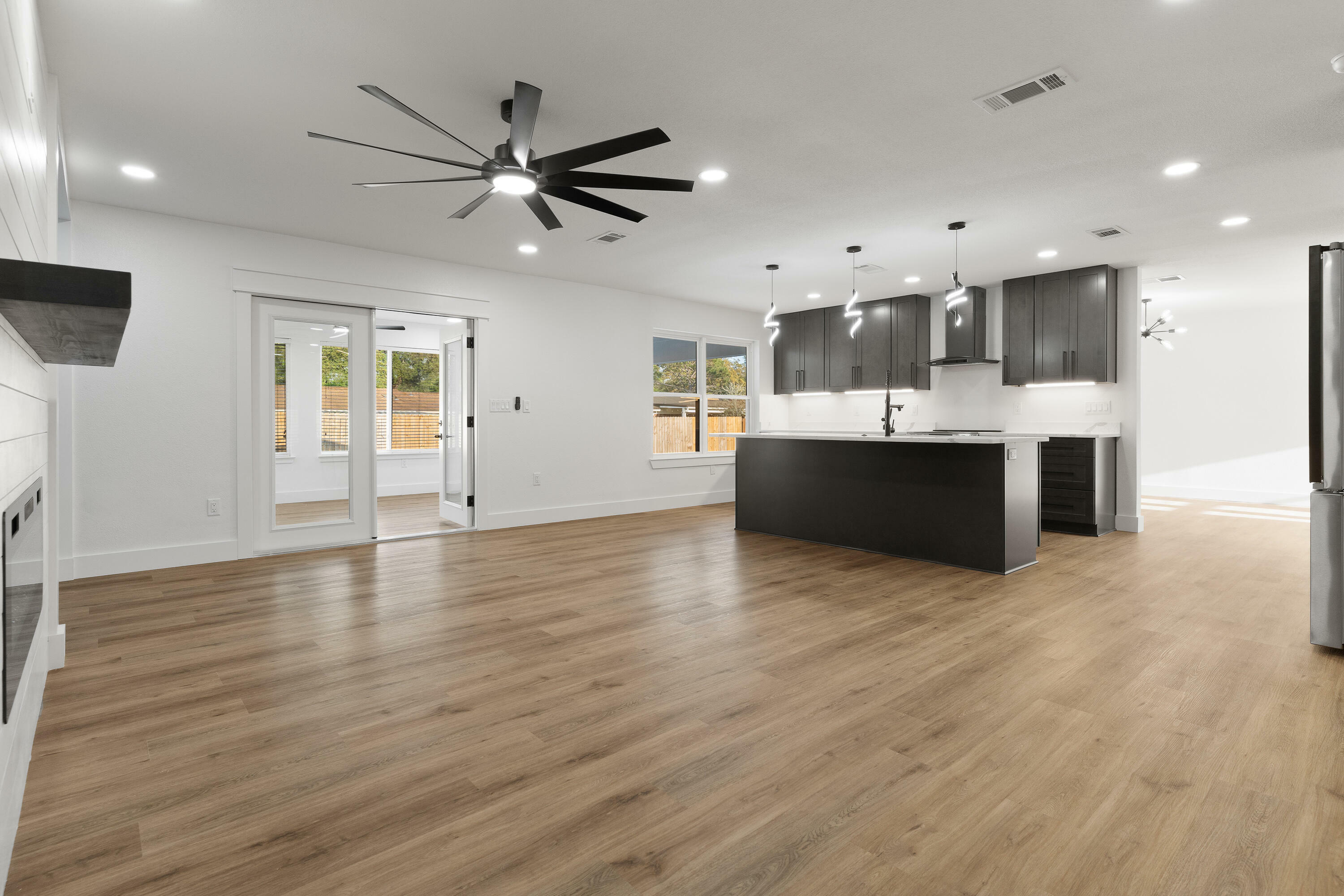 Property Photo:  618 NE Country Club Avenue  FL 32547 