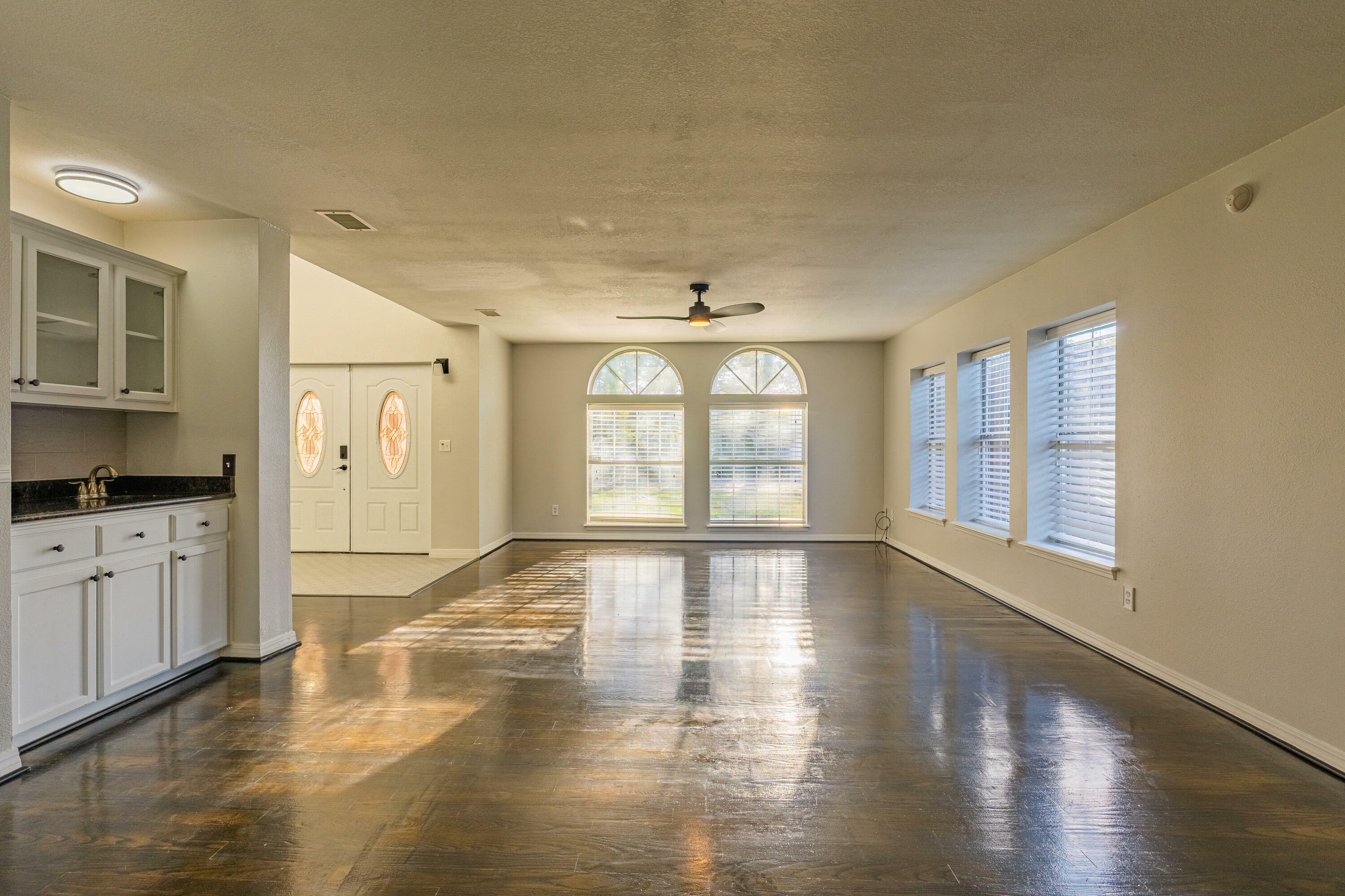 Property Photo: 441 Atwater Court FL 32569