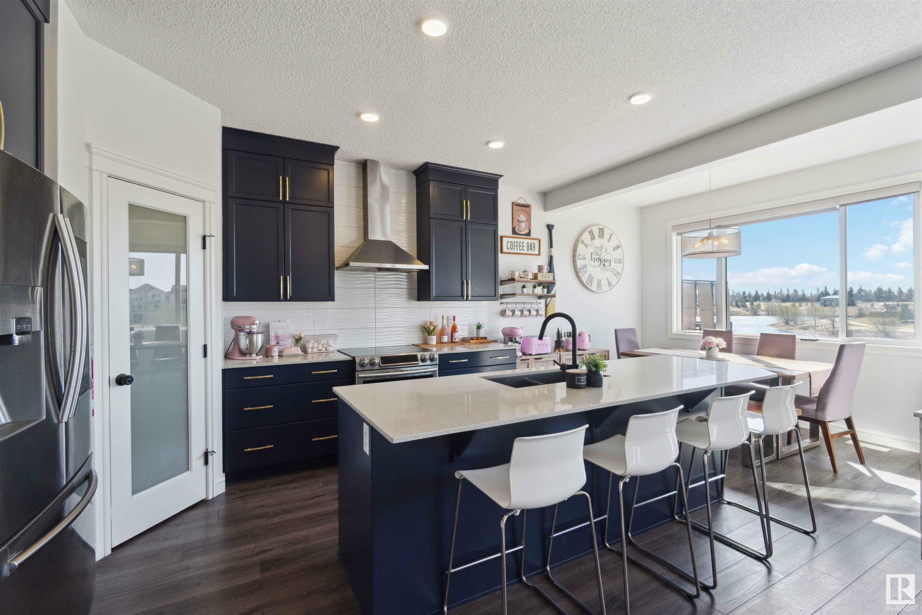 Photo de la propriété: 102 Juneau Way AB T8N 7V6