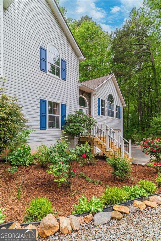Property Photo: 204 Queensbury Court GA 30102