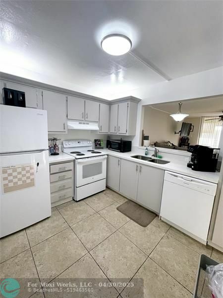 Property Photo: 406 NW 68th Ave 419 FL 33317