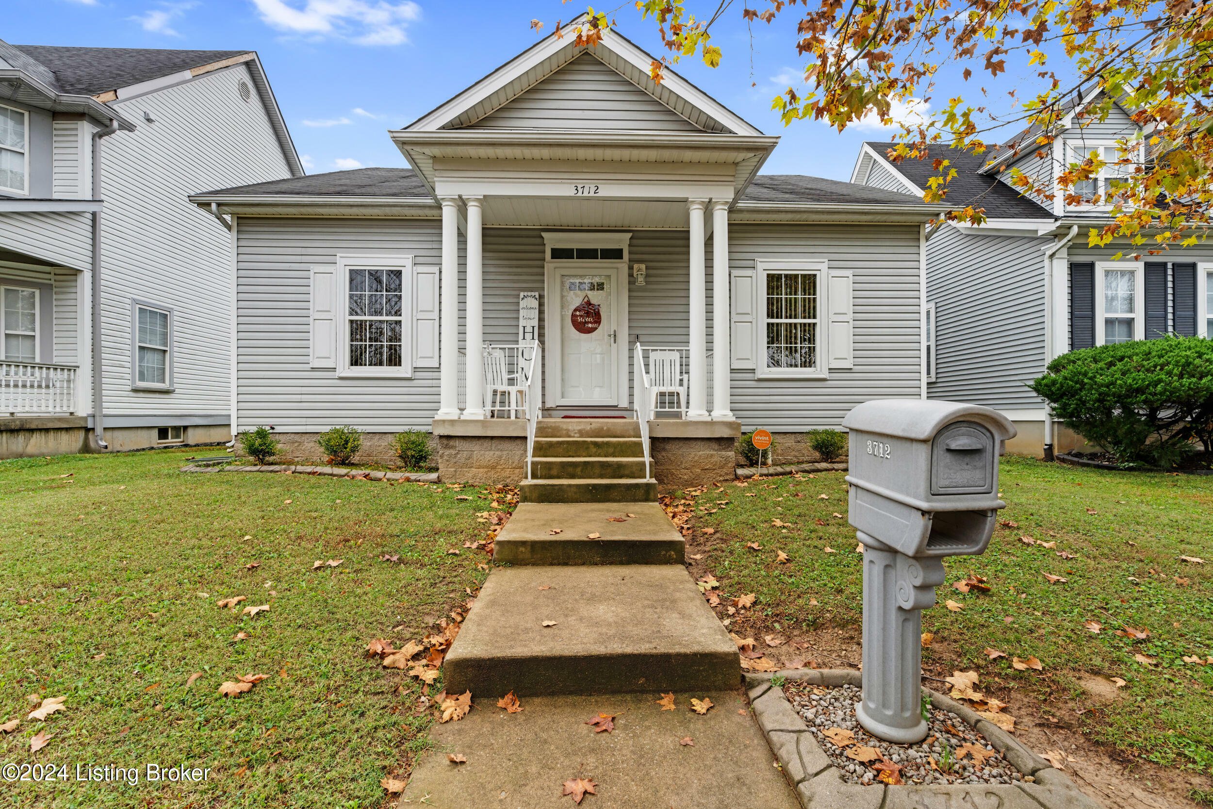 Property Photo: 3712 Stratton Ave KY 40211