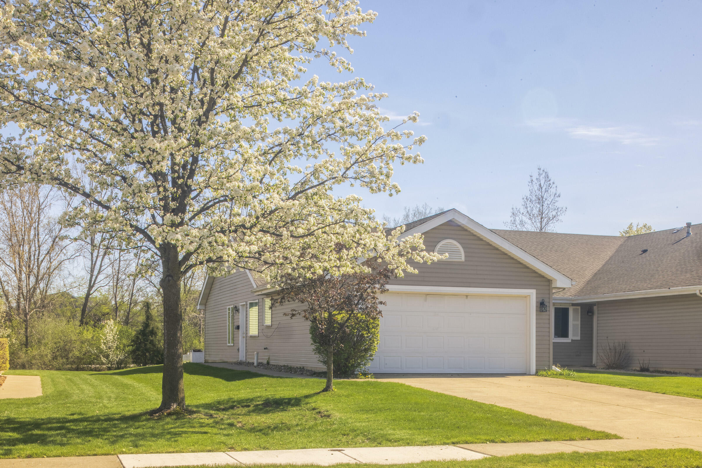 Property Photo: 8671 Calhoun Place IN 46307