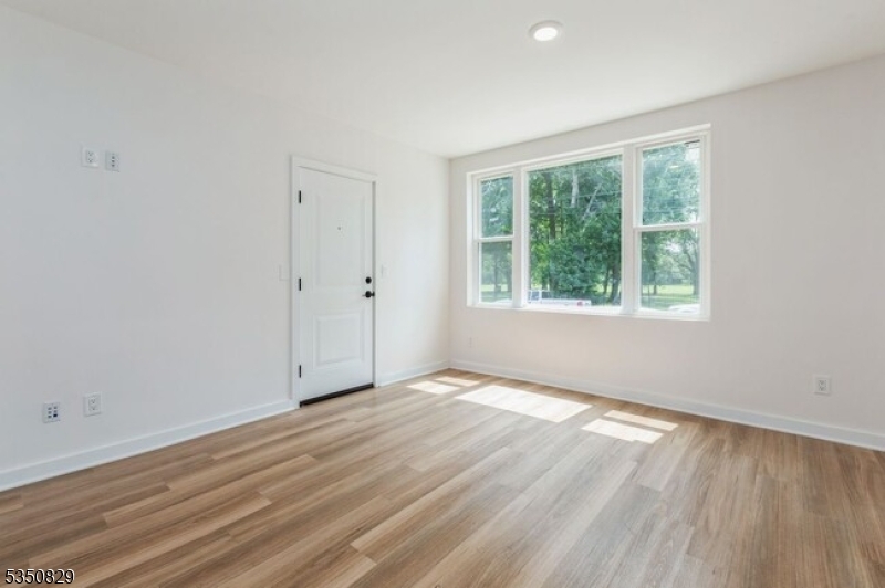 Property Photo: 164 Glenwood Ave 101 4 NJ 07003