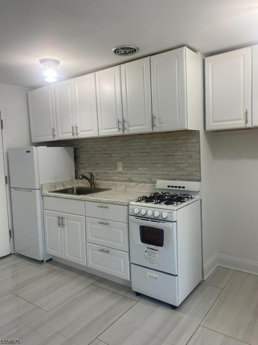 Property Photo: 1018 Stuyvesant Ave 2 NJ 07111