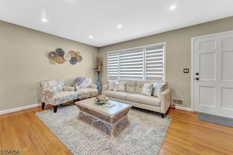 Property Photo: 7 Avonridge Rd NJ 08869