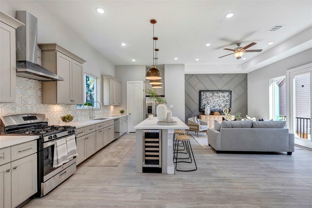 3010 Bell Street  Houston TX 77003 photo