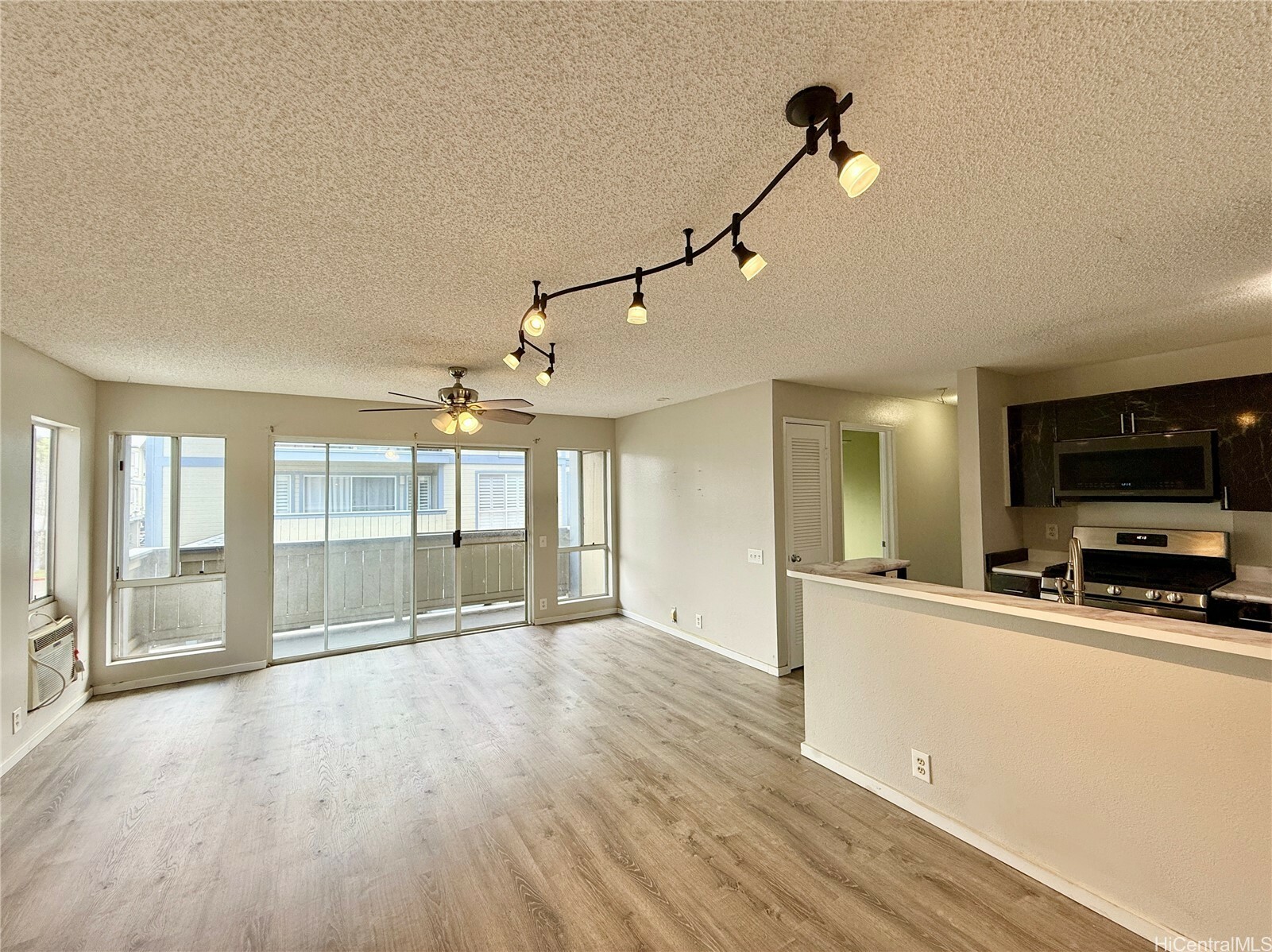 Property Photo: 91-291 Hanapouli Circle 4G HI 96706