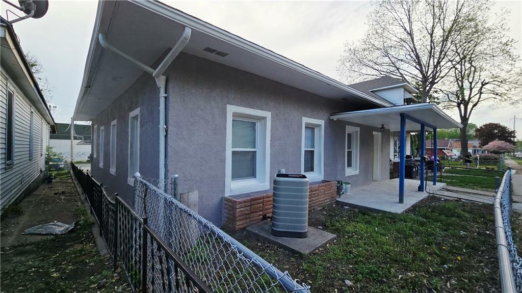 Property Photo: 2532 S 11th Street MO 64503