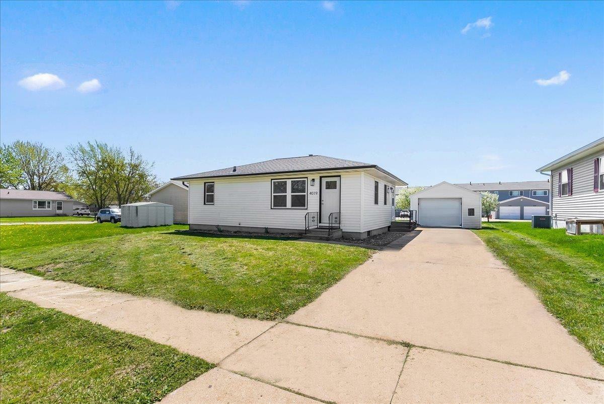 4019 Matthew Drive  Cedar Falls IA 50613 photo