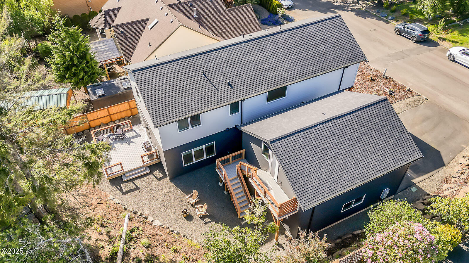 Property Photo: 140 Lancer Street OR 97367
