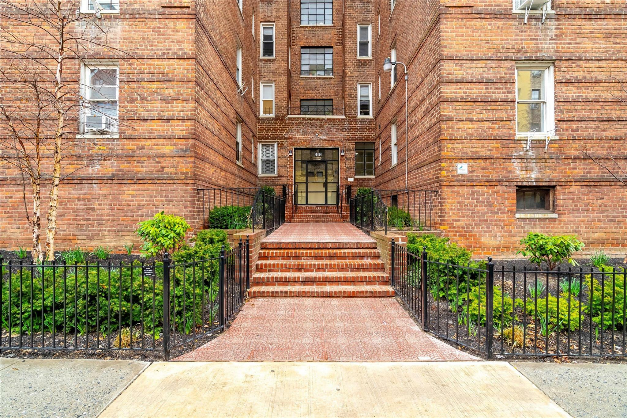 Property Photo: 2080 Barnes Avenue 4A NY 10462