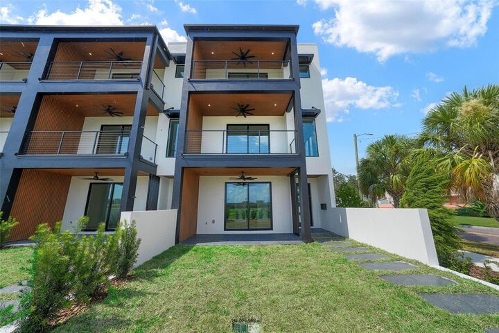 Property Photo:  501 W Ross Avenue 1  FL 33602