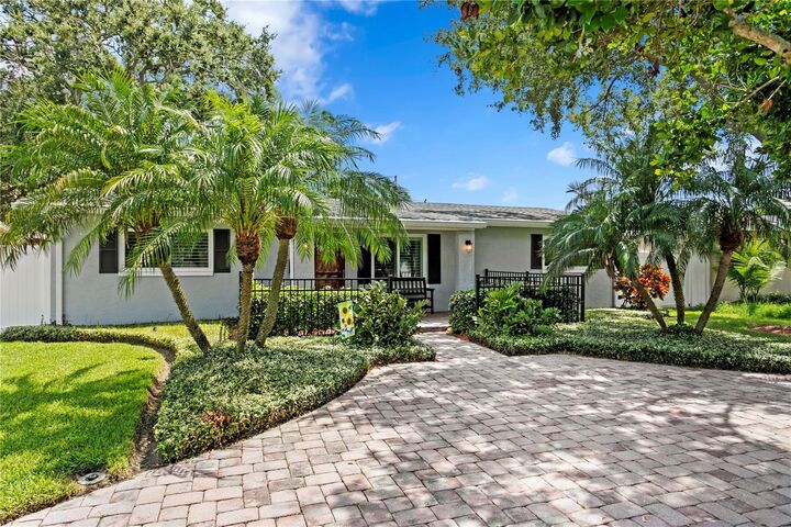 Property Photo: 430 44th Avenue NE FL 33703