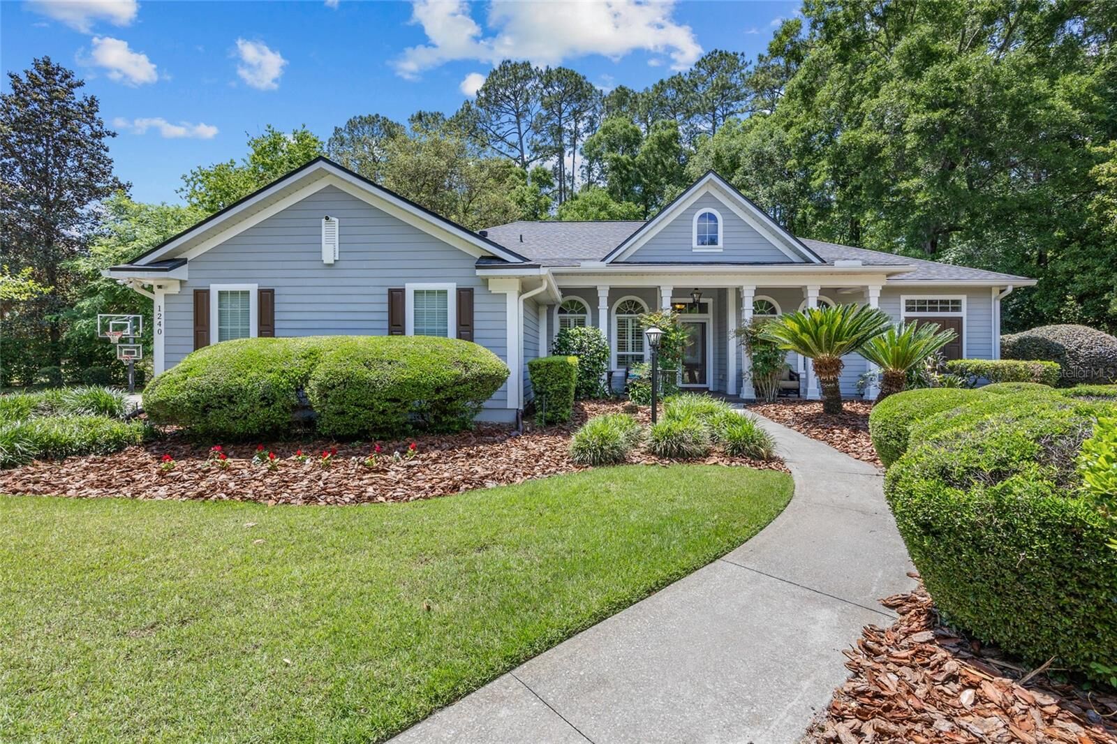 Property Photo:  1240 SW 90th Terrace  FL 32607 