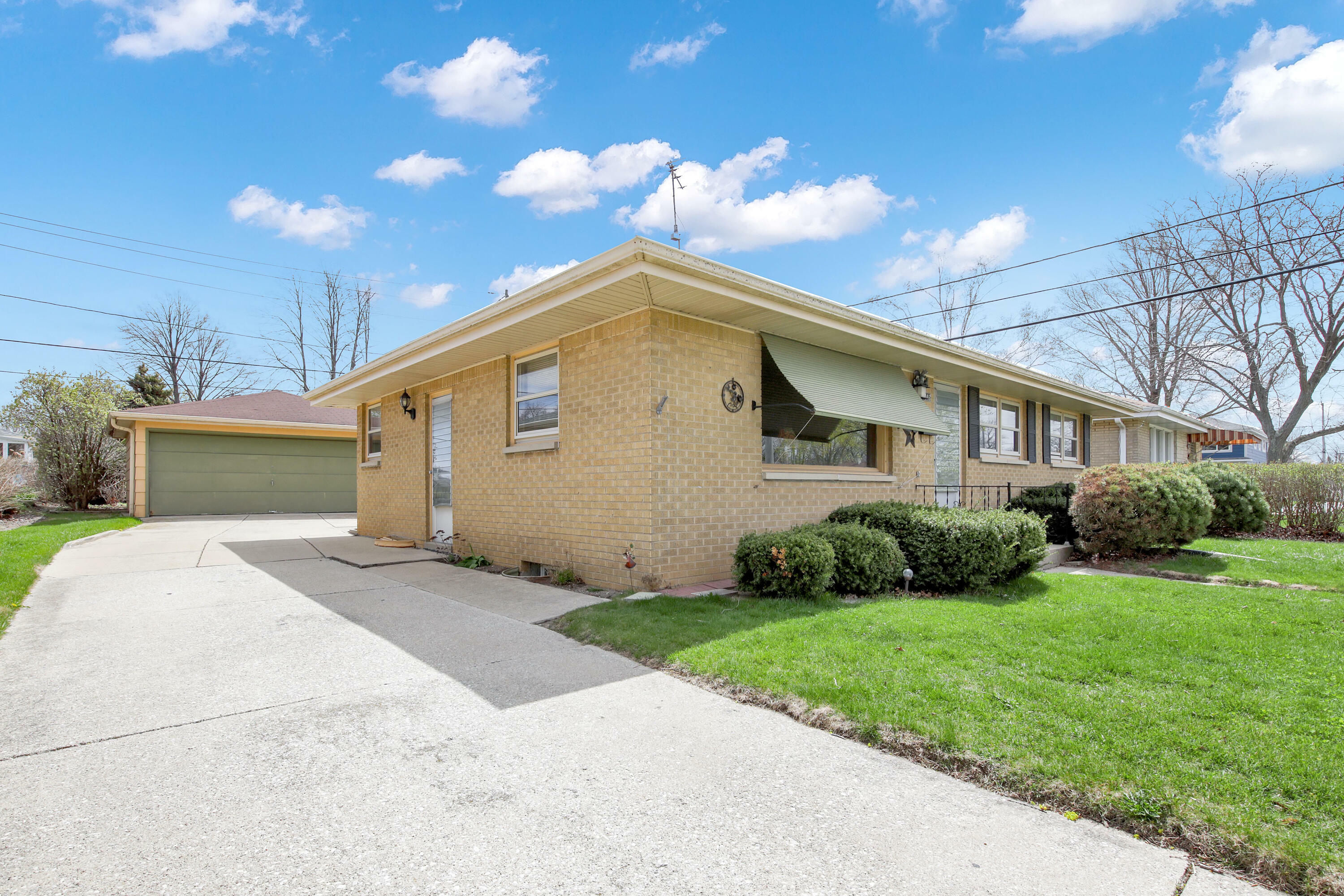 Property Photo: 6046 S Hately Ave WI 53110
