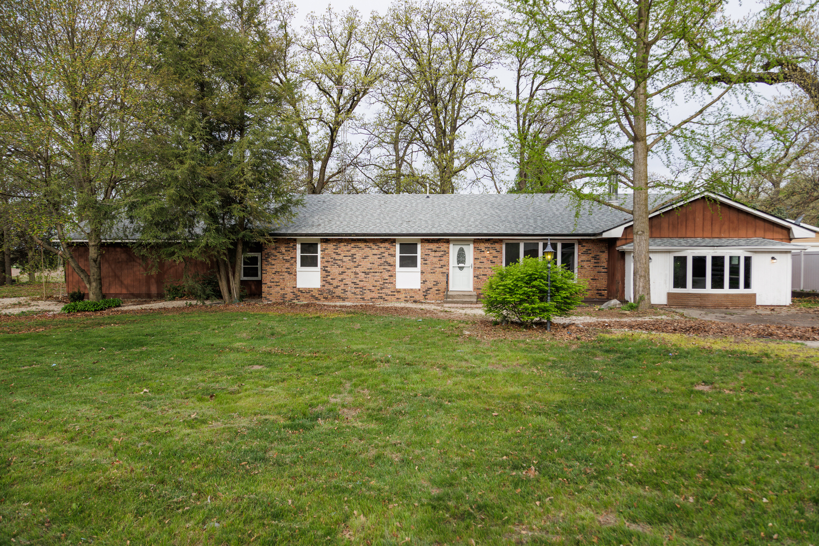 Property Photo: 2214 N Bur Oak Court IL 60913