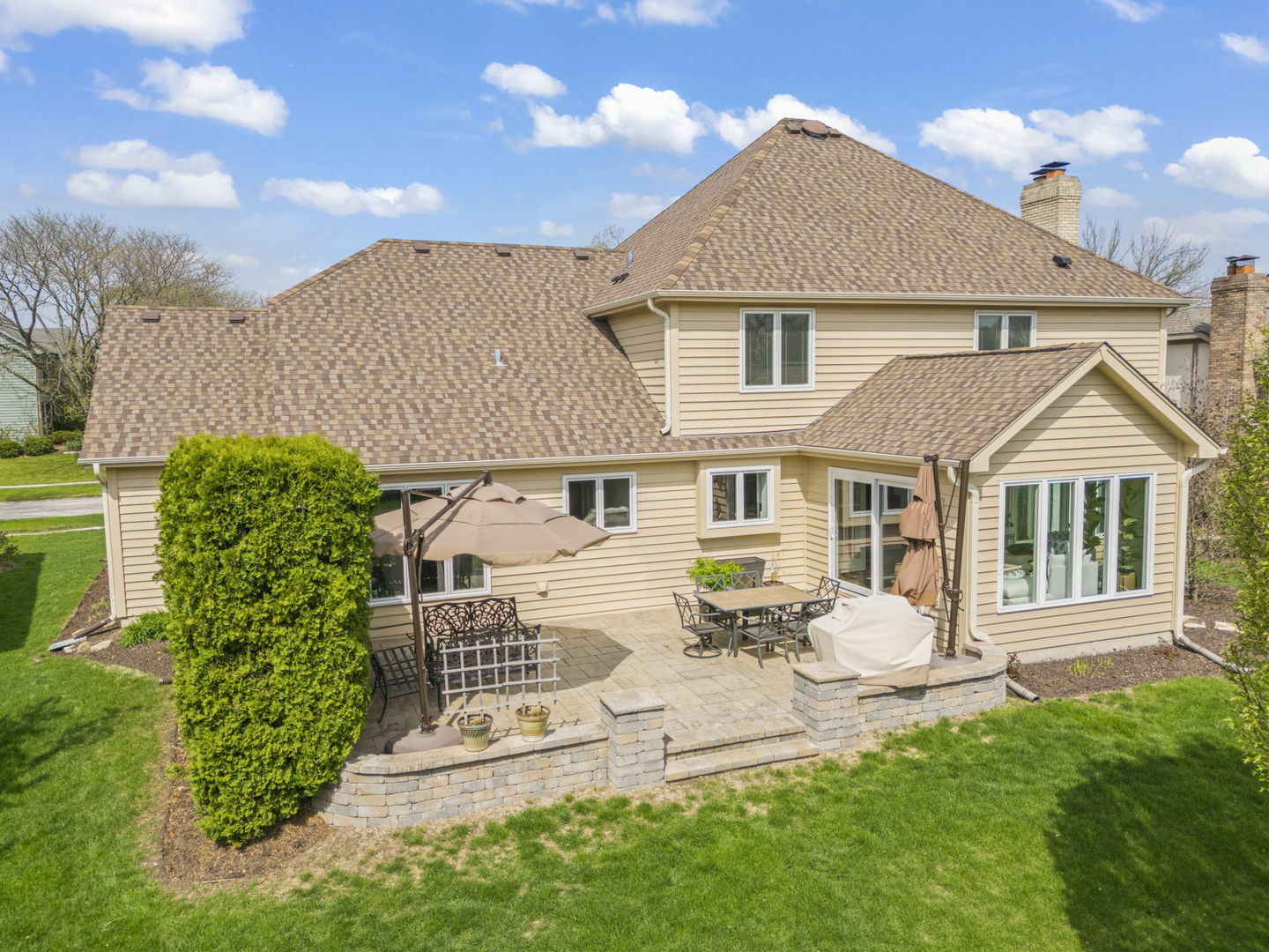 Property Photo: 2717 Newport Drive IL 60565
