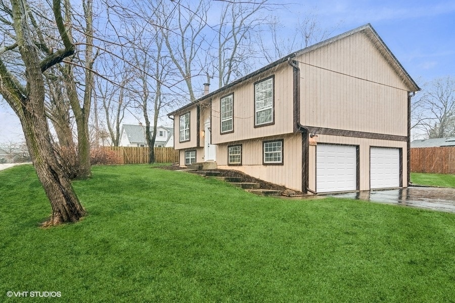 Property Photo: 23726 N Overhill Drive IL 60047
