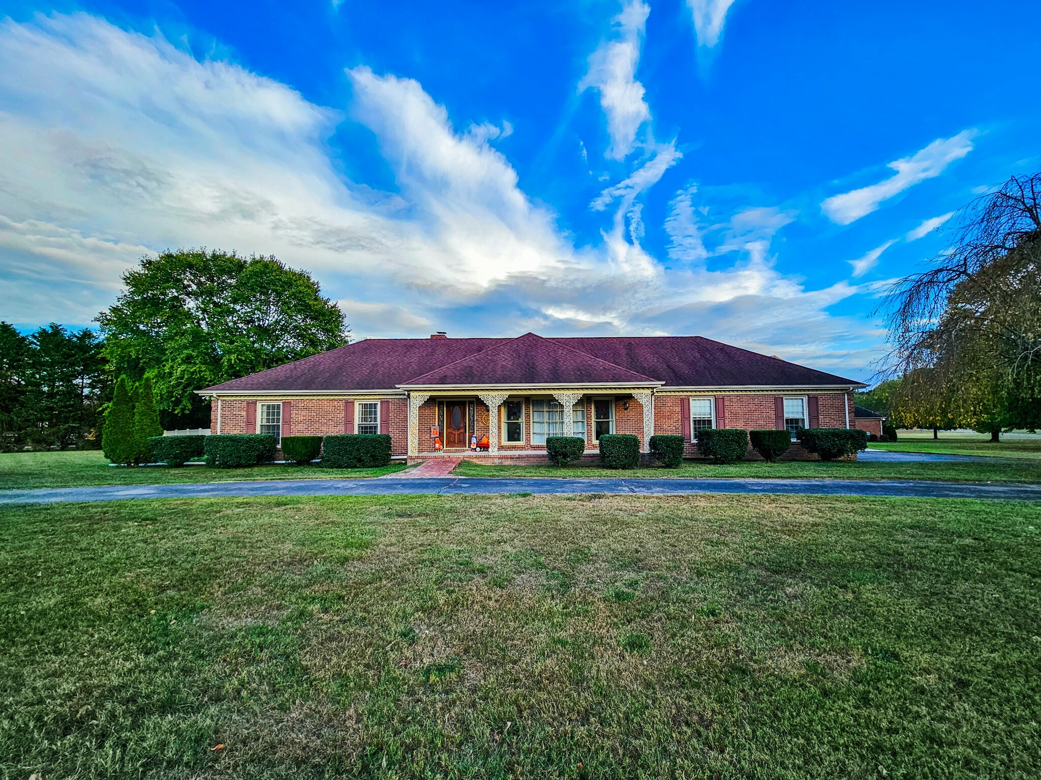 Property Photo:  902 Twelve Oaks Rd  TN 37388 