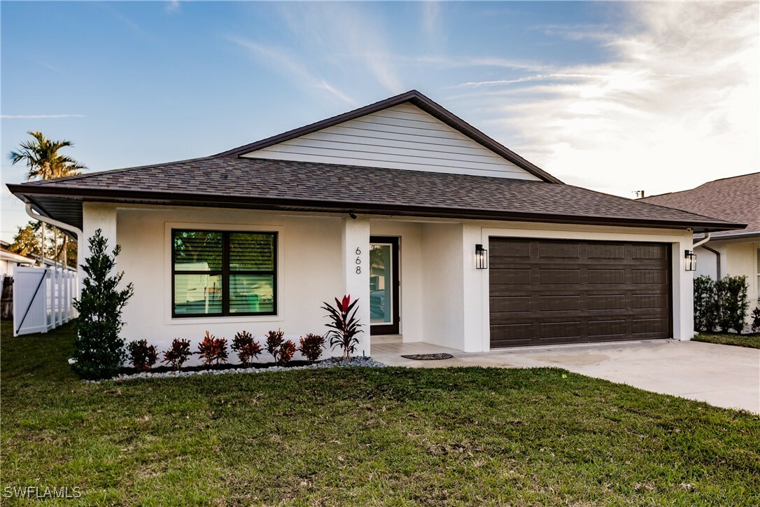 Property Photo: 668 104th Avenue N FL 34108