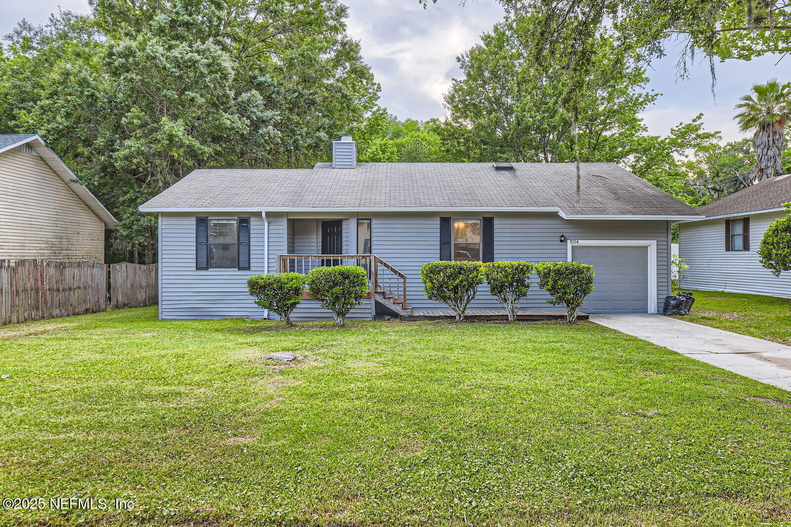 Property Photo:  1594 Twin Oak Drive W  FL 32068 