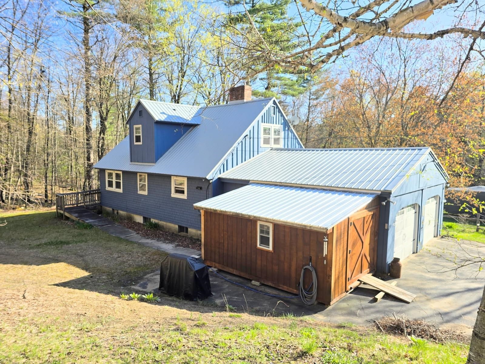 Property Photo: 8 Houghton Lane NH 03070