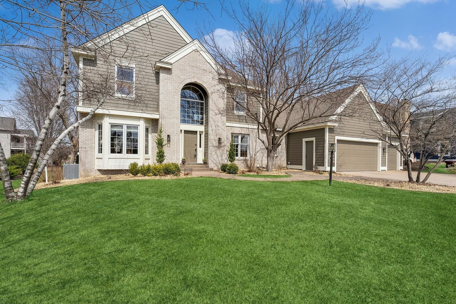 Property Photo:  3412 Williamsburg Parkway  MN 55129 