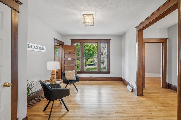 Property Photo:  909 22nd Avenue NE  MN 55418 