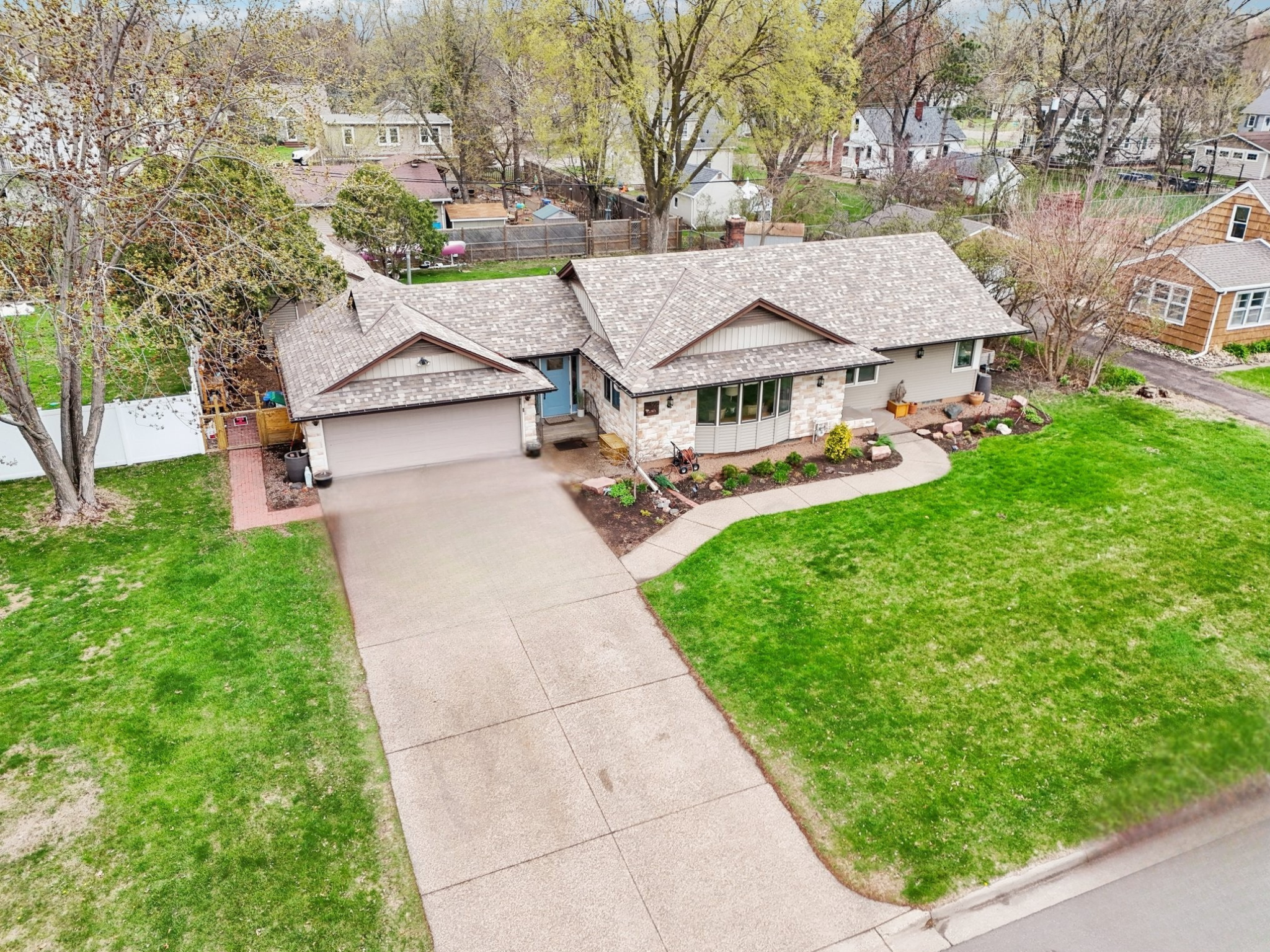 Property Photo: 925 Lovell Avenue W MN 55113