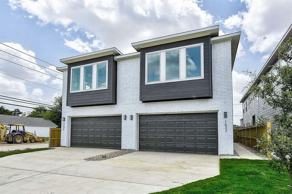 Property Photo: 1632 Davis Avenue TX 76104