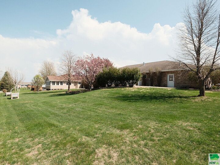 Property Photo:  544 13th Street Circle SE  IA 51250 
