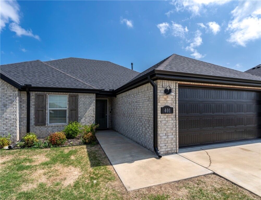 Property Photo:  401 Canada Drive  AR 72730 