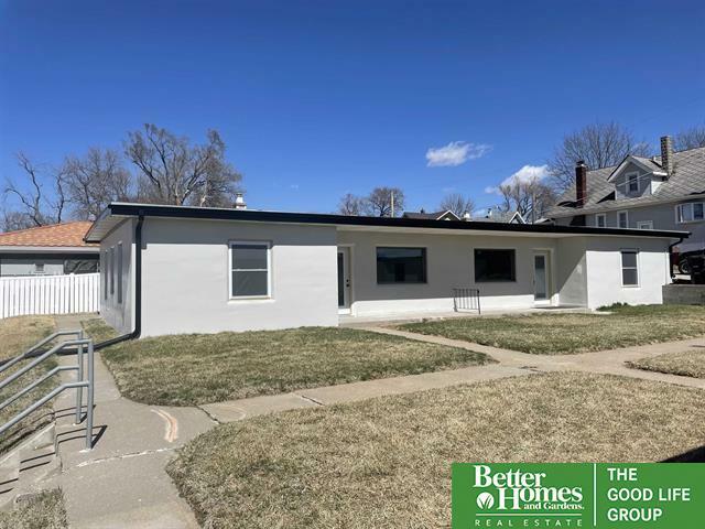 3305 S 32 Avenue  Omaha NE 68105 photo