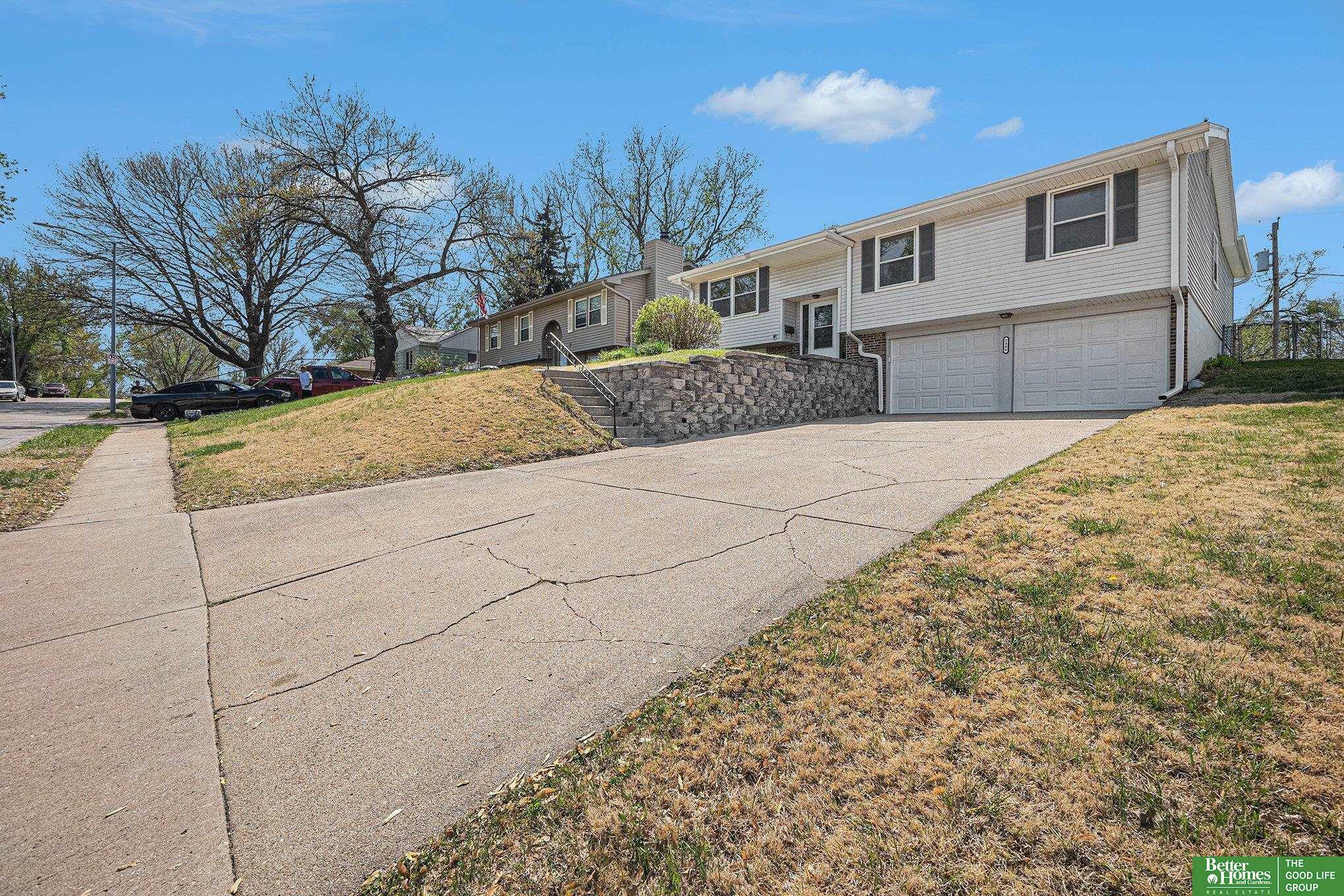 Property Photo: 2406 S 48 Avenue NE 68106
