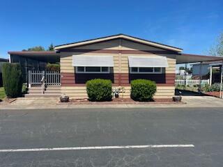 Property Photo: 301 Freeman Road Unit 23 OR 97502