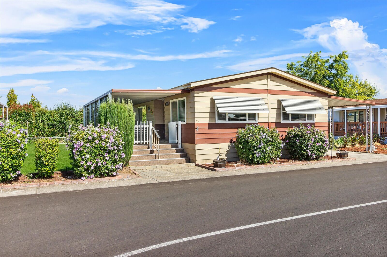 Property Photo: 301 Freeman Road Unit 23 OR 97502