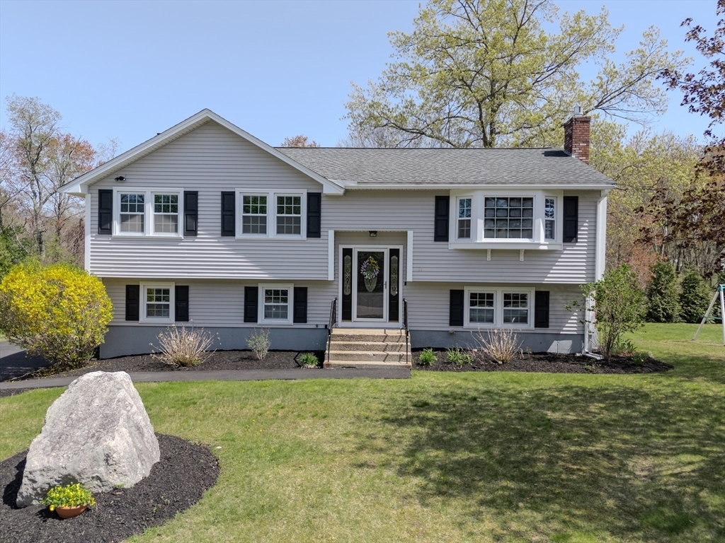 Property Photo: 17 Carter Dr MA 01824
