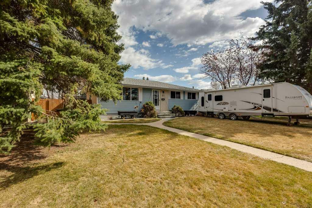 Property Photo: 31 Orchard Green AB T4N 5B6