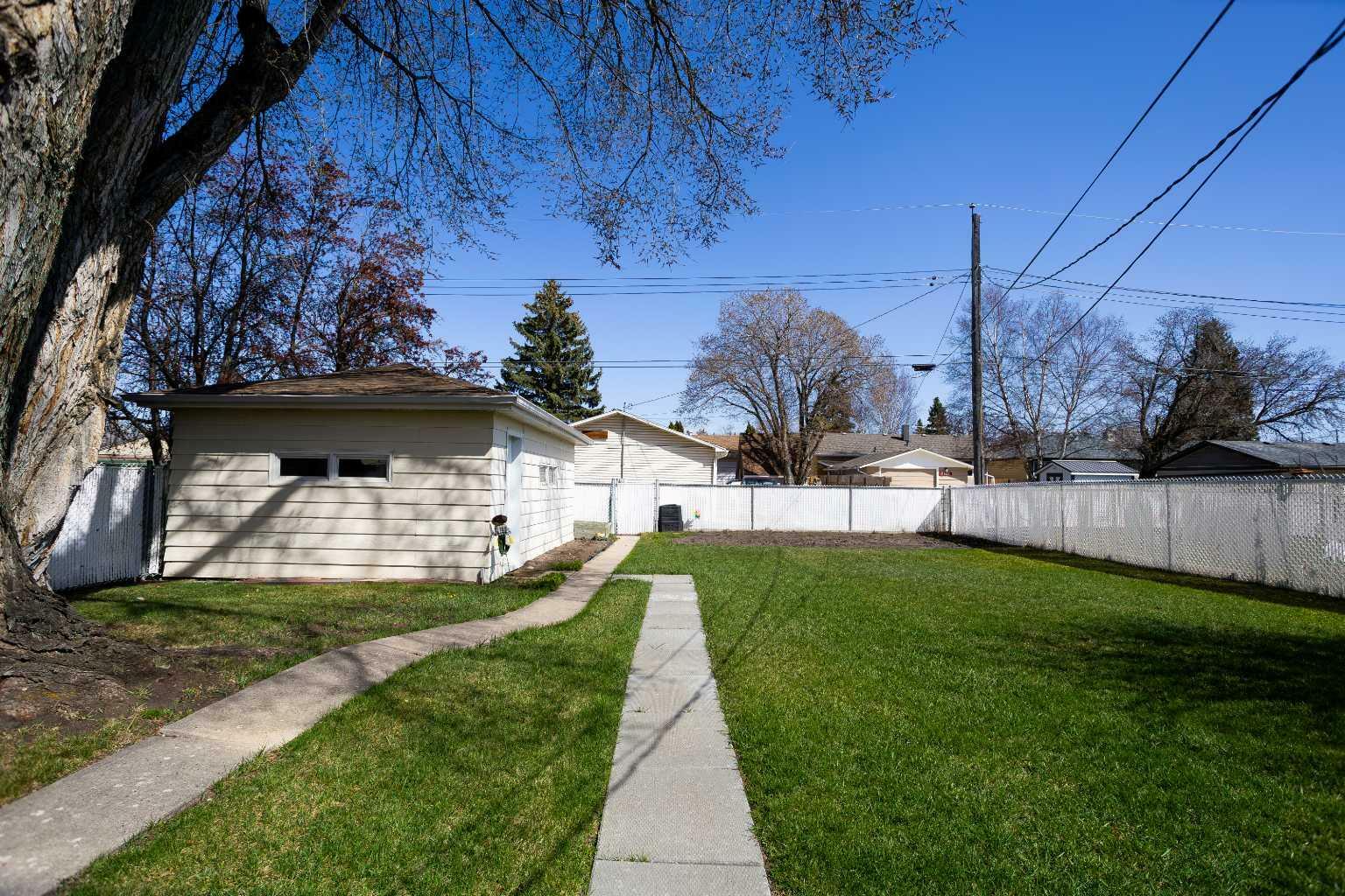 Property Photo: 4005 41 Avenue AB T4N 2X9